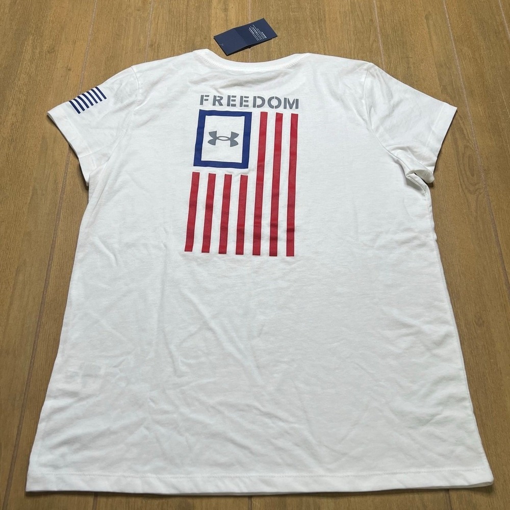 Under Armour T-Shirt Womens Large White Freedom Flag Graphic Short Sleeve Tee